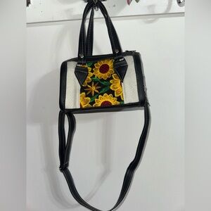 Mini Black and Yellow Sunflower Accent purse (from Argentina 🇦🇷